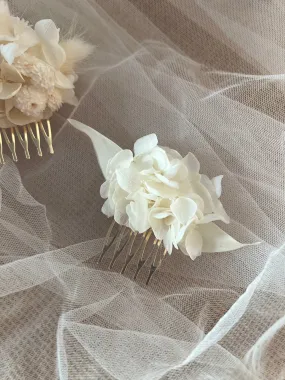 Bridal White Flower Comb, Minimalist Wedding Hair Pins, Boho Bridal Hair Accessories, Handmade Dried Flower Hair Piece Ivory Cream