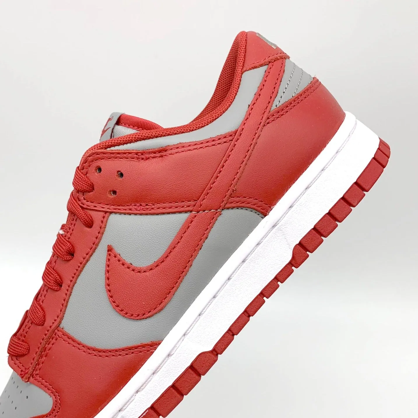 Dunk Low Retro Medium Grey Varsity Red UNLV