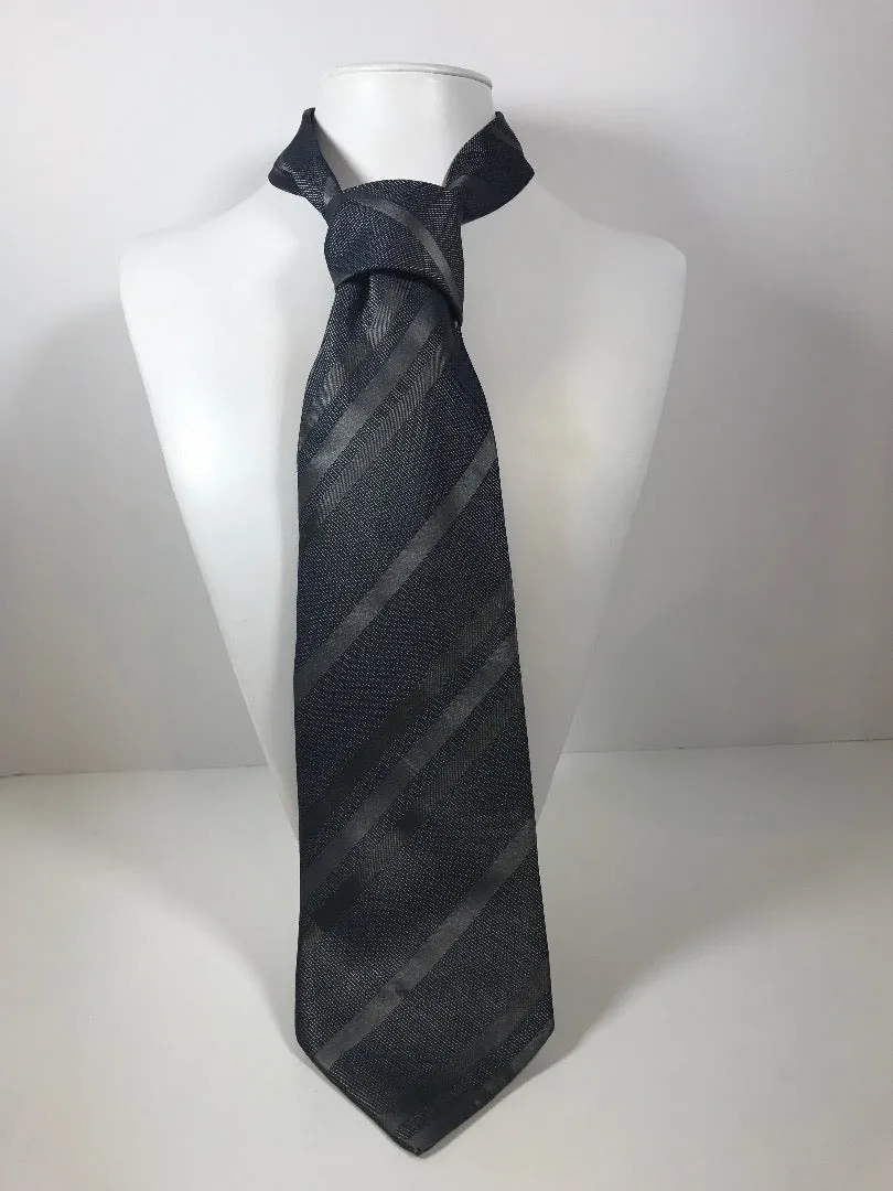 GUCCI Classic Gray Silk Tie with Diagonal Stripes Lines 58 in.