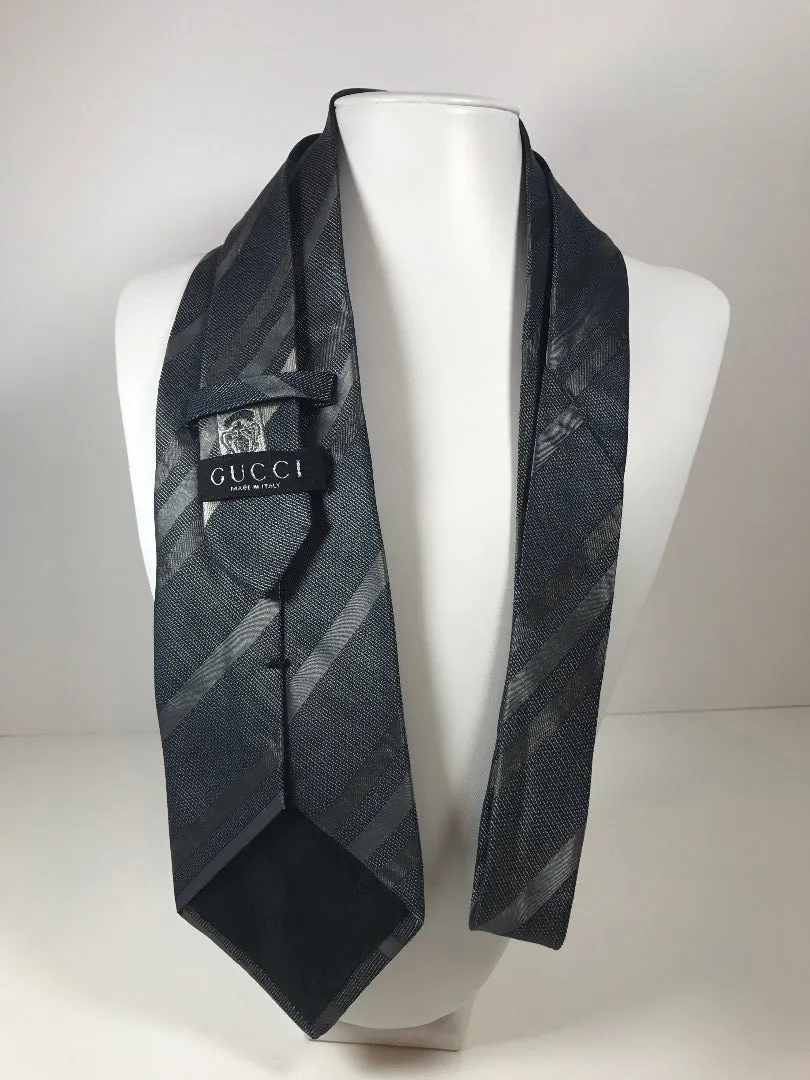 GUCCI Classic Gray Silk Tie with Diagonal Stripes Lines 58 in.