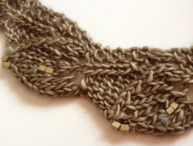 "Leaves", a knitted necklace pattern