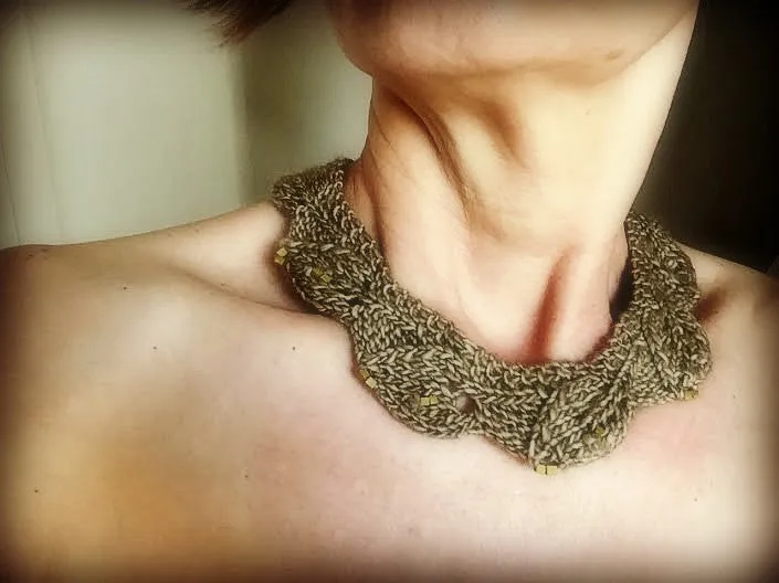 "Leaves", a knitted necklace pattern