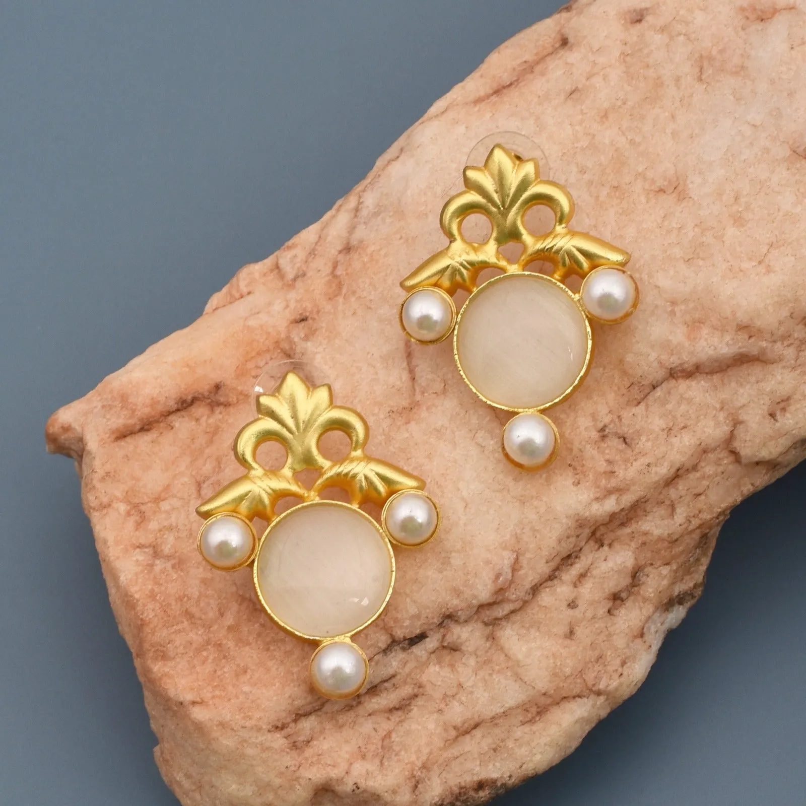 Raya Matte Gold Studs